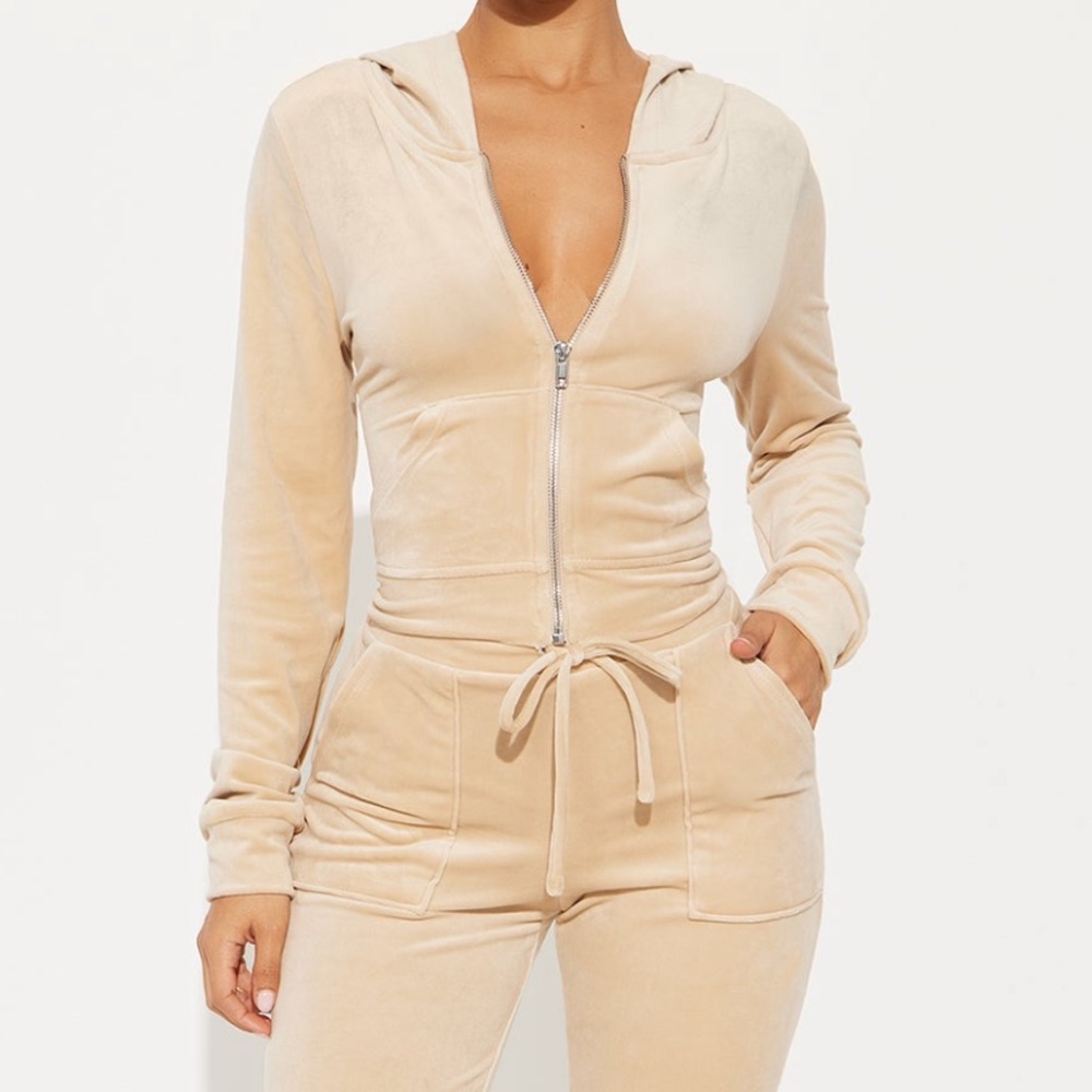 🧸🤎NWOT Velour Zip-Up Hoodie Sz L🤎🧸